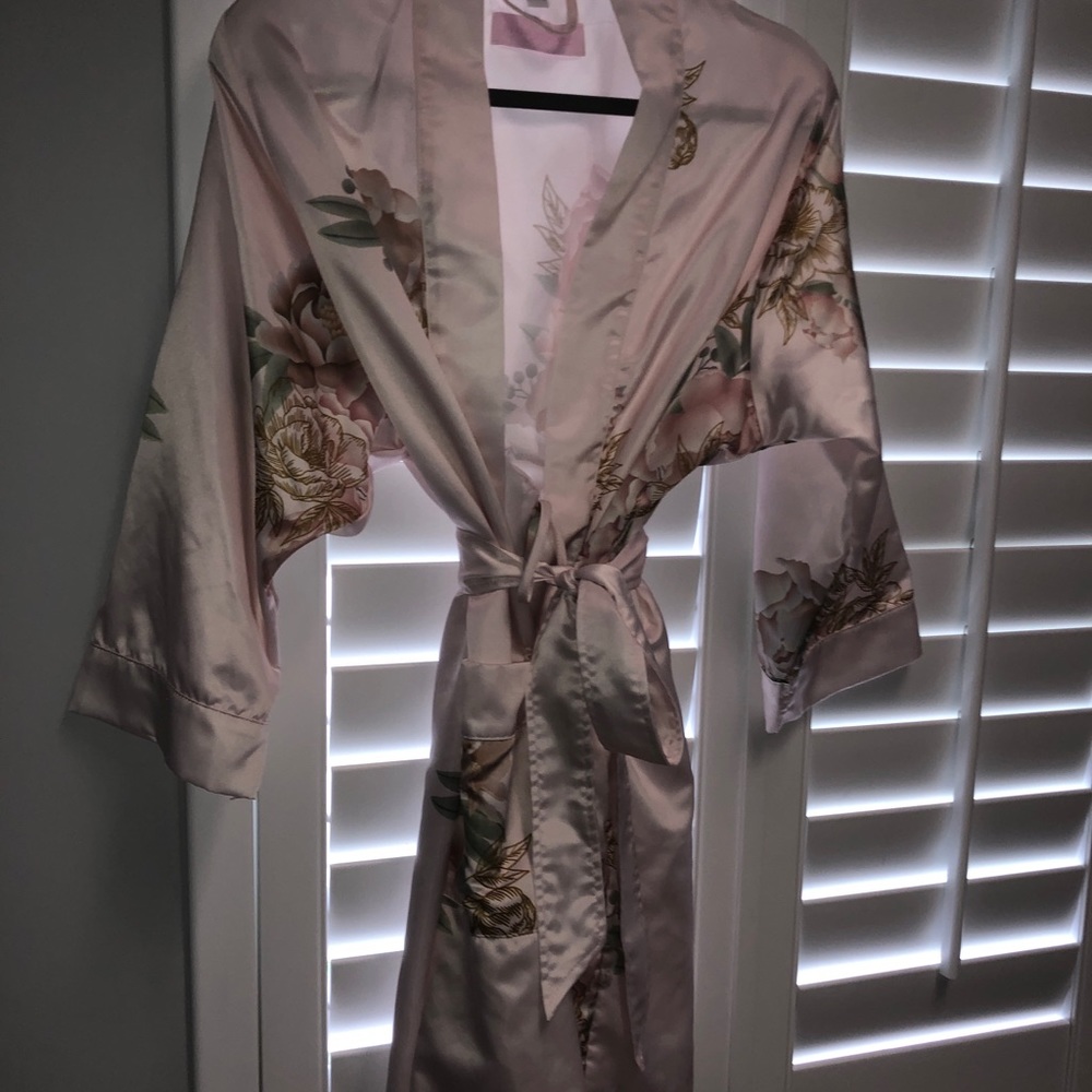 Floral Robe - Picture 2 of 4